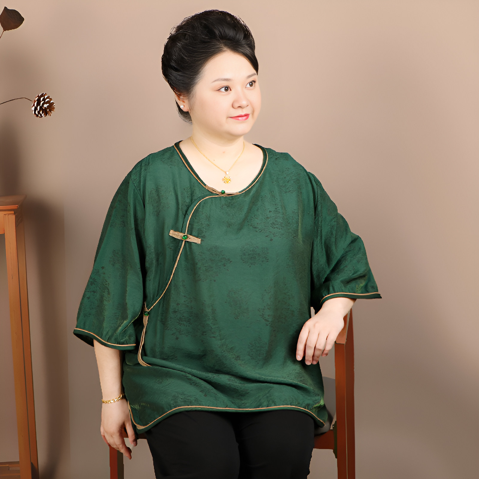 中老年大码女装胖妈妈夏季宽松纯棉短袖T恤加肥遮肉盘扣两件套装图片