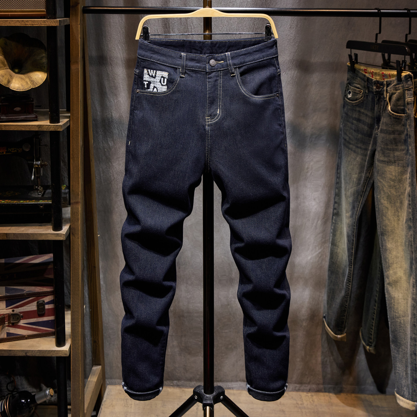 2026新款牛仔裤男韩版修身弹力秋冬季小脚裤男高端潮牌休闲长裤子