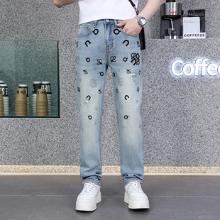 潮牌烫钻印花破洞牛仔裤男修身小直筒弹力休闲长裤2026年新款春季