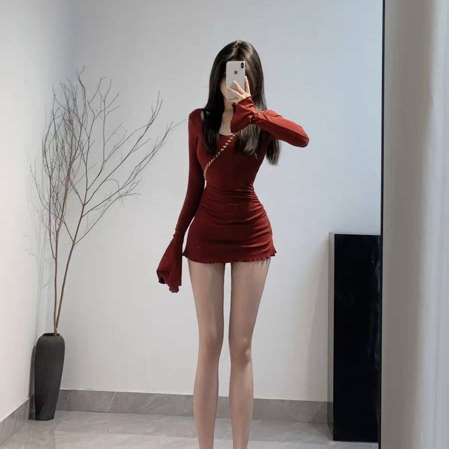 2024早秋喇叭袖褶皱性感打底衫中长款女设计感修身显瘦气质上衣潮