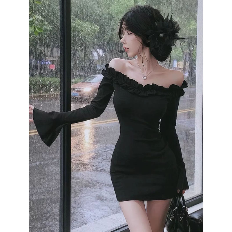 轻熟御姐风早秋流行穿搭荷叶边连衣裙女秋季收腰显瘦配大衣包臀裙