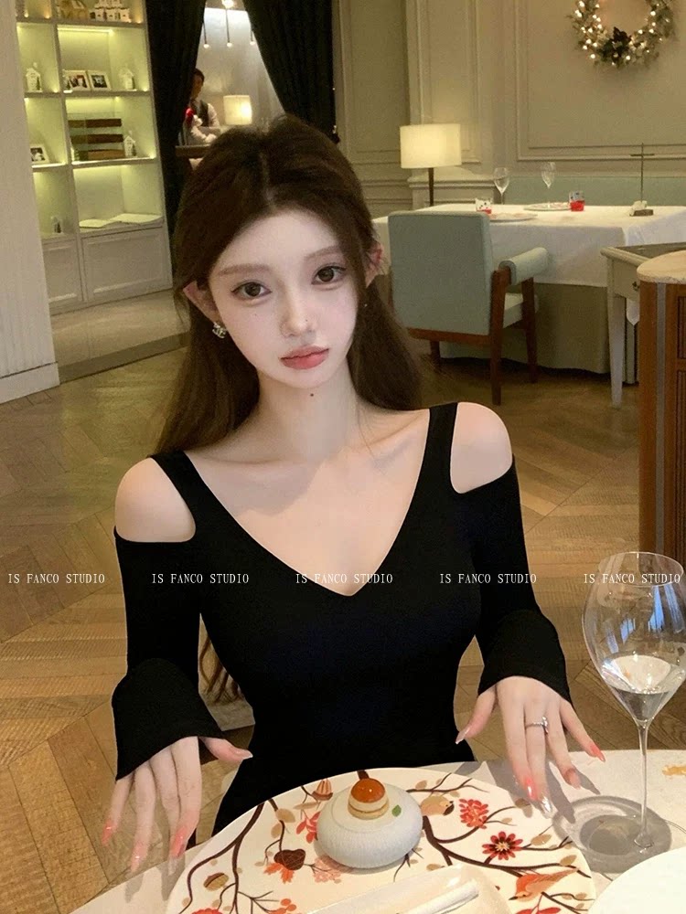 2026春季新款法式纯欲风性感露肩长袖T恤女修身显瘦打底衫上衣