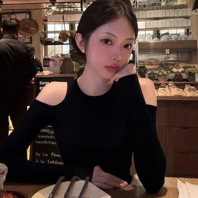 黑色露肩长袖t恤女秋季2025新款设计感小众修身显瘦打底挂脖上衣