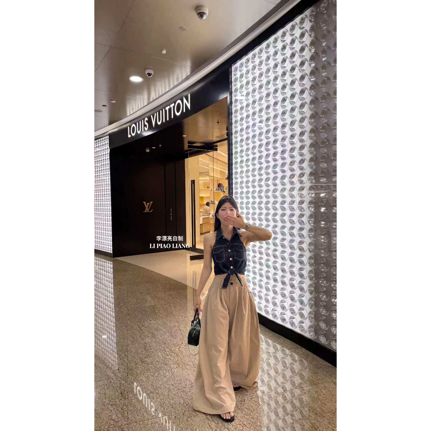 法式设计感无袖修身收腰牛仔马甲女夏季V领纽扣开衫背心马夹上衣