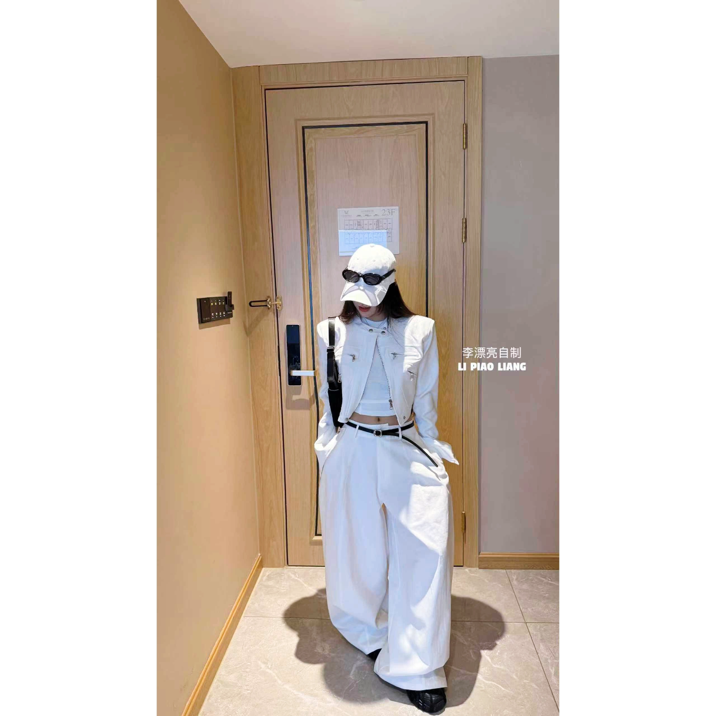 白色短款小皮衣外套女款2026新款秋季高级感小个子修身pu皮夹克图片