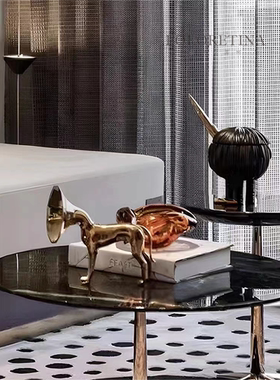 现代轻奢简约样板间设计师搭配金色喇叭狗动物装饰品台面柜体摆件