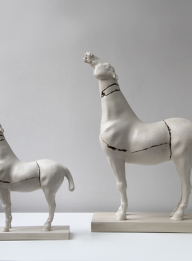 现代简约轻奢抽象马摆件