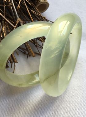 天然飘花辽宁绿色玉石手镯