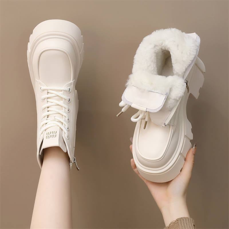 白色厚底增高马丁靴女软底轻便