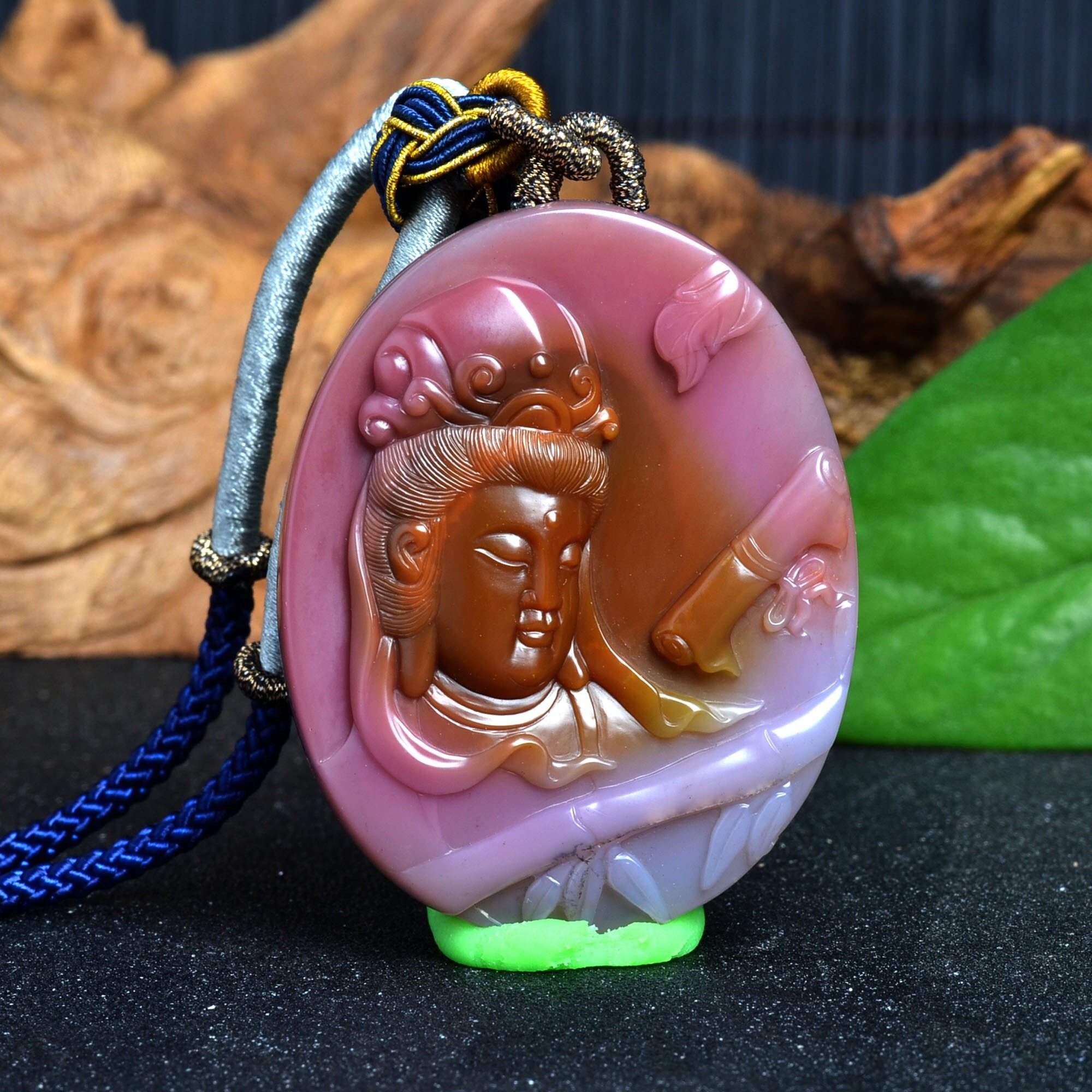 苏州精工纯天然五彩盐源玛瑙俏色观音菩萨佛像大牌挂件吊坠 南红
