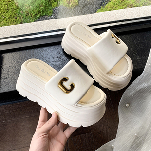 8cm松糕厚底拖鞋女夏外穿2026年新款踩屎感软底魔术贴小个子凉拖
