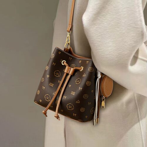 春夏单肩斜挎包大容量通勤手提包