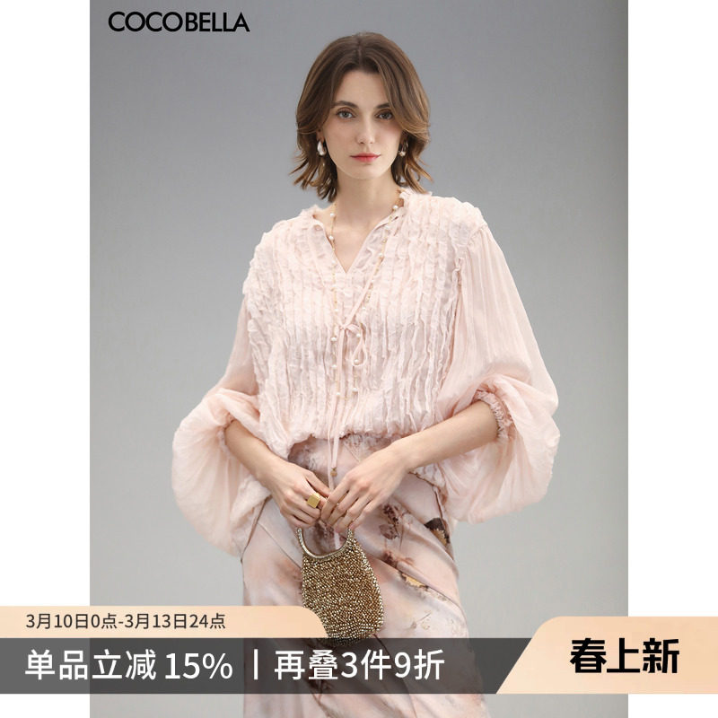 预售COCOBELLA名媛风木耳边压褶飘带衬衫女优雅立领雪纺衫SR3006