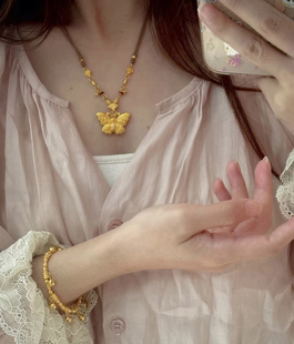 新中式 手工编织项链黄金色点钻蝴蝶吊坠 錾刻蝴蝶项链吊坠复古时尚