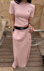 春夏新款设计感套装女简约刺绣短袖T恤＋拼接双裤腰半身裙两件套