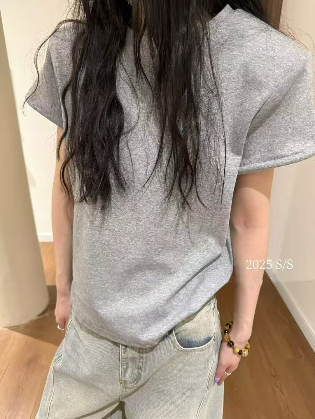 夏新款韩系小众设计卷边袖垫肩短袖T恤女百搭纯色常规上衣红色
