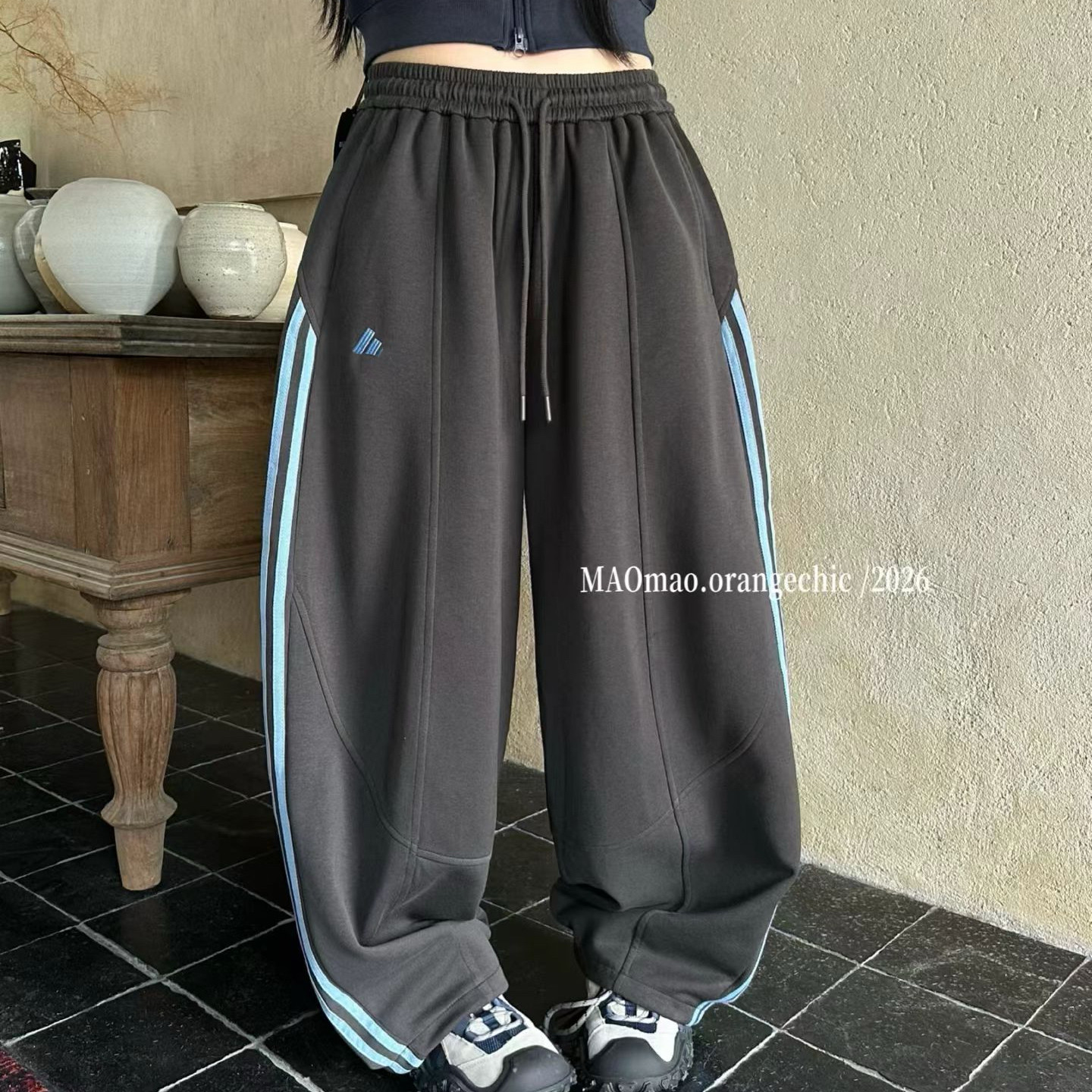 MAO3203秋季两条杠休闲弯刀卫裤女美式阔腿宽松抽绳运动裤棉潮