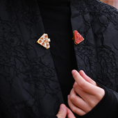 和合大仙人 古董雕花琉璃红玉髓 繁花Artdeco风双夹胸针吊坠两用