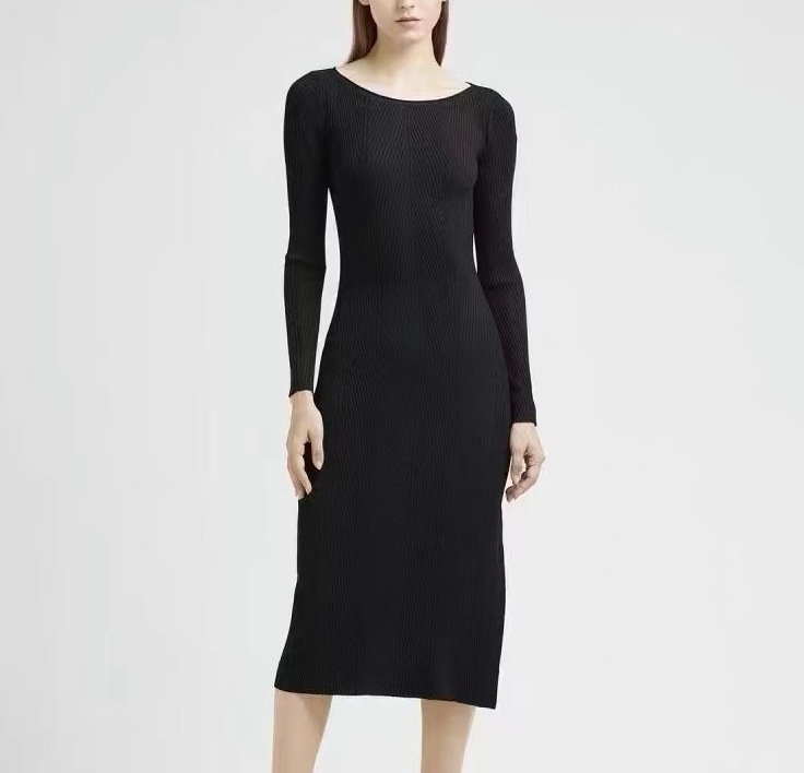 TH螺纹针织圆领长袖连衣裙