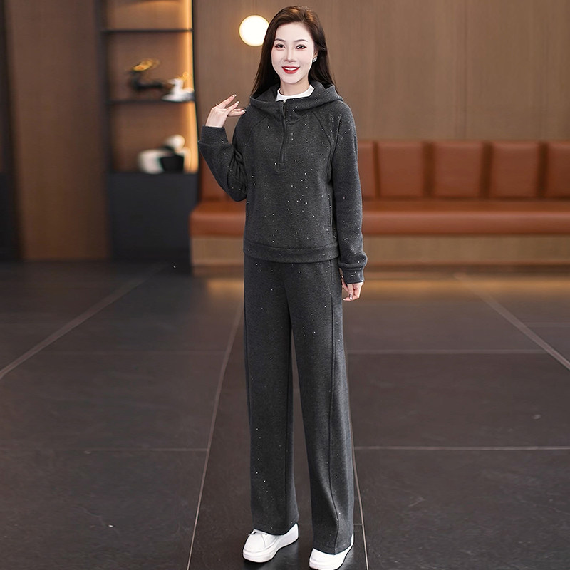 今年流行加绒加厚休闲运动套装女
