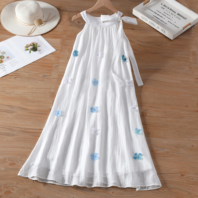 法式圆领挂脖连衣裙2025新款女装夏季无袖立体花白色裙海边旅游风