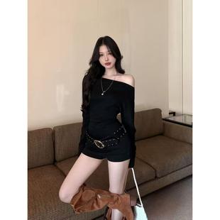 显瘦气质短裙 连衣裙女纯欲外穿修身 配腰带辣妹一字肩长袖 短款