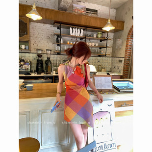 多巴胺穿搭挂脖无袖 漂亮设计感收腰气质裙子 格子连衣裙女夏季