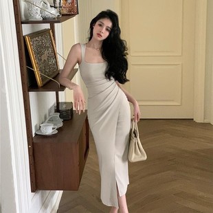 法式 方领气质轻奢高端吊带连衣裙女开叉收腰高级感年会礼服长裙子