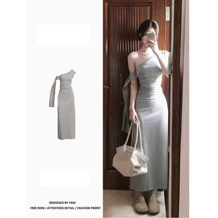 灰色性感斜肩波点绑带连衣裙女夏季 高级感收腰显瘦包臀针织长裙子