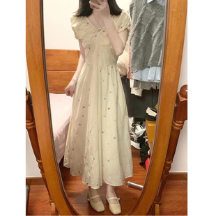 女装 碎花连衣裙夏季 小个子海边度假裙子 米白色v领泡泡袖 茶歇法式