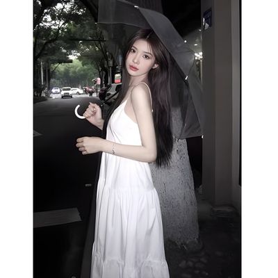 2025夏季新款法式V领白色吊带连衣裙女收腰设计感小众气质小裙子