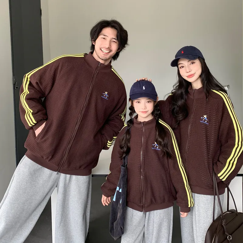 亲子装炸街复古运动加厚外套秋冬新款一家三口棉服母女棒球服夹克
