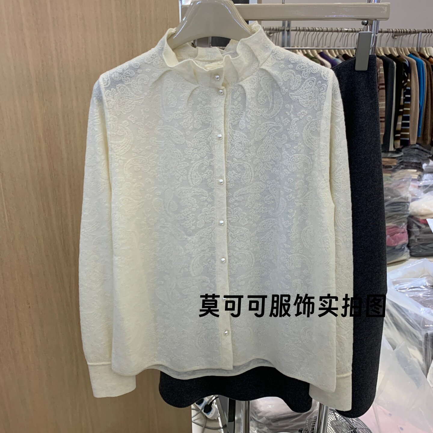 法式立领木耳边珍珠扣针织衬衫