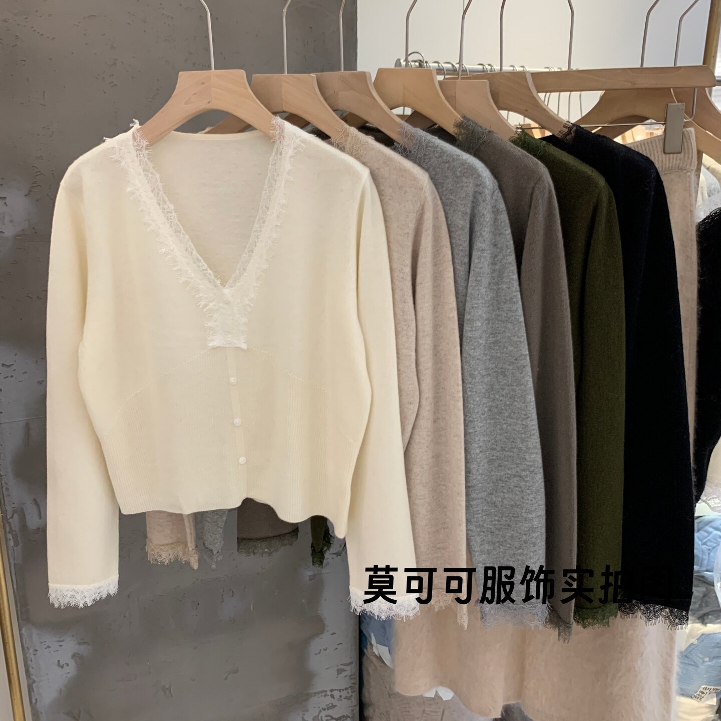 法式轻奢纯羊毛V领睫毛蕾丝针织