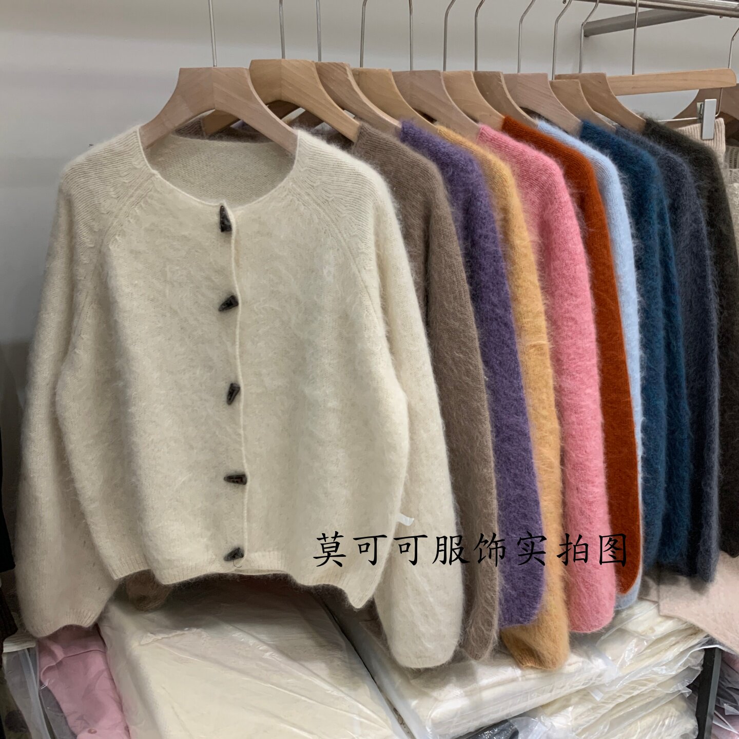 通勤简约牛角扣针织开衫女百搭