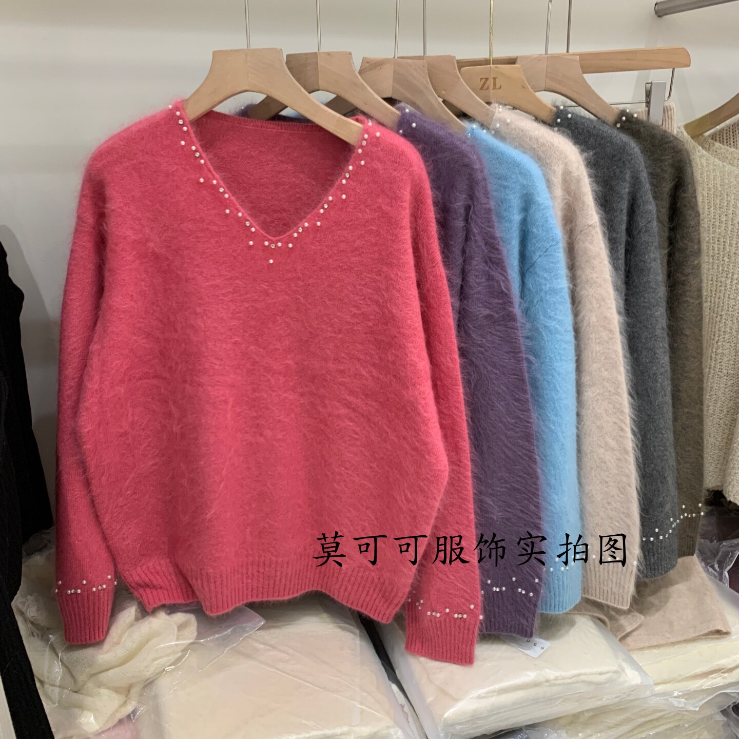 优雅重工珍珠钉珠V领针织衫女