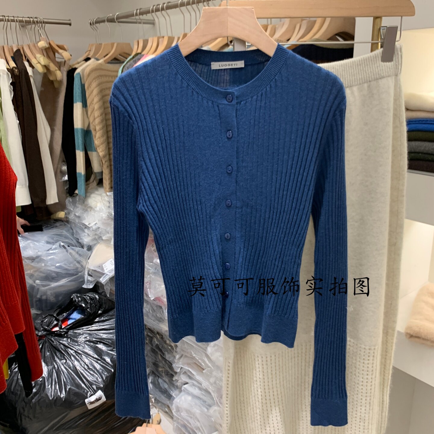 韩系圆领显瘦坑条针织开衫女