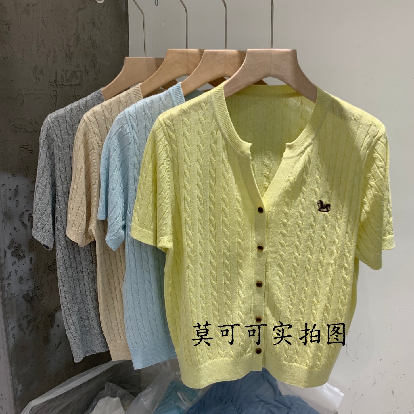 韩版小马刺绣麻花圆领针织开衫短袖女宽松显瘦洋气百搭毛衣上衣