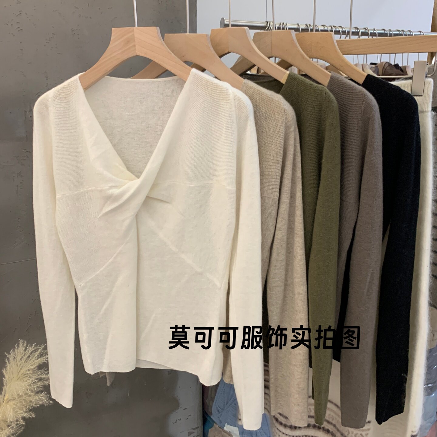 100%羊毛V领扭结芭蕾风针织衫