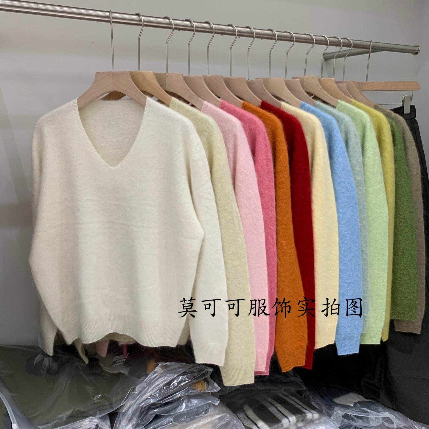 慵懒V领拉毛宽松软糯女针织衫
