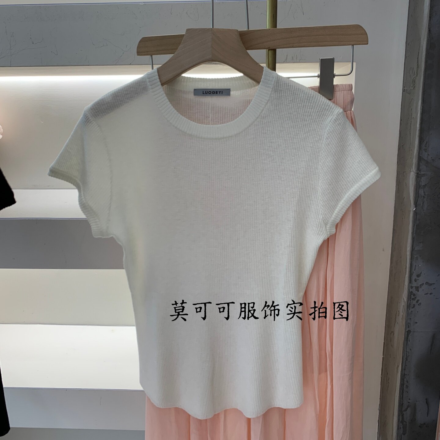 早秋后背铁片短袖显瘦针织衫女