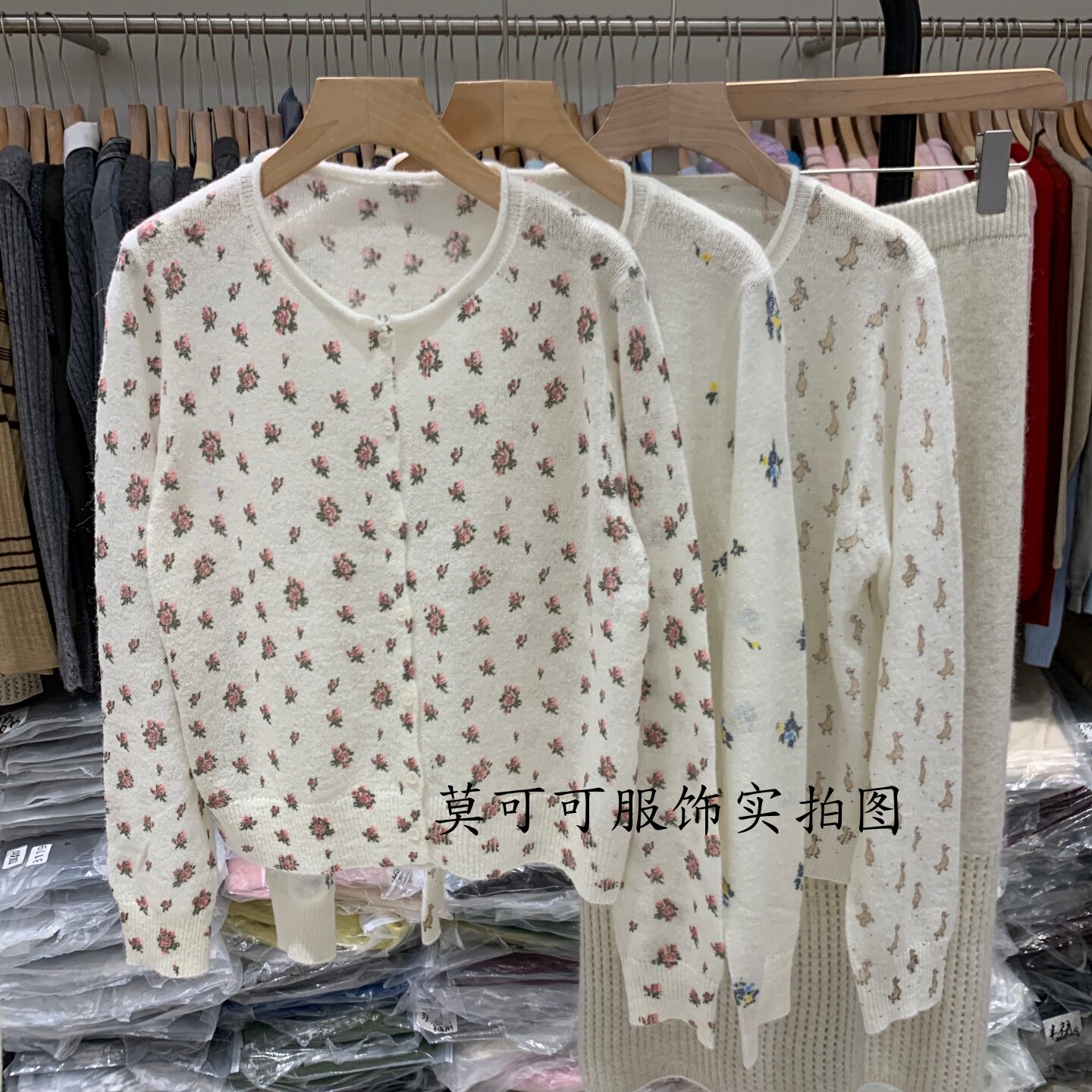 ins风奶油碎花圆领纽扣针织开衫