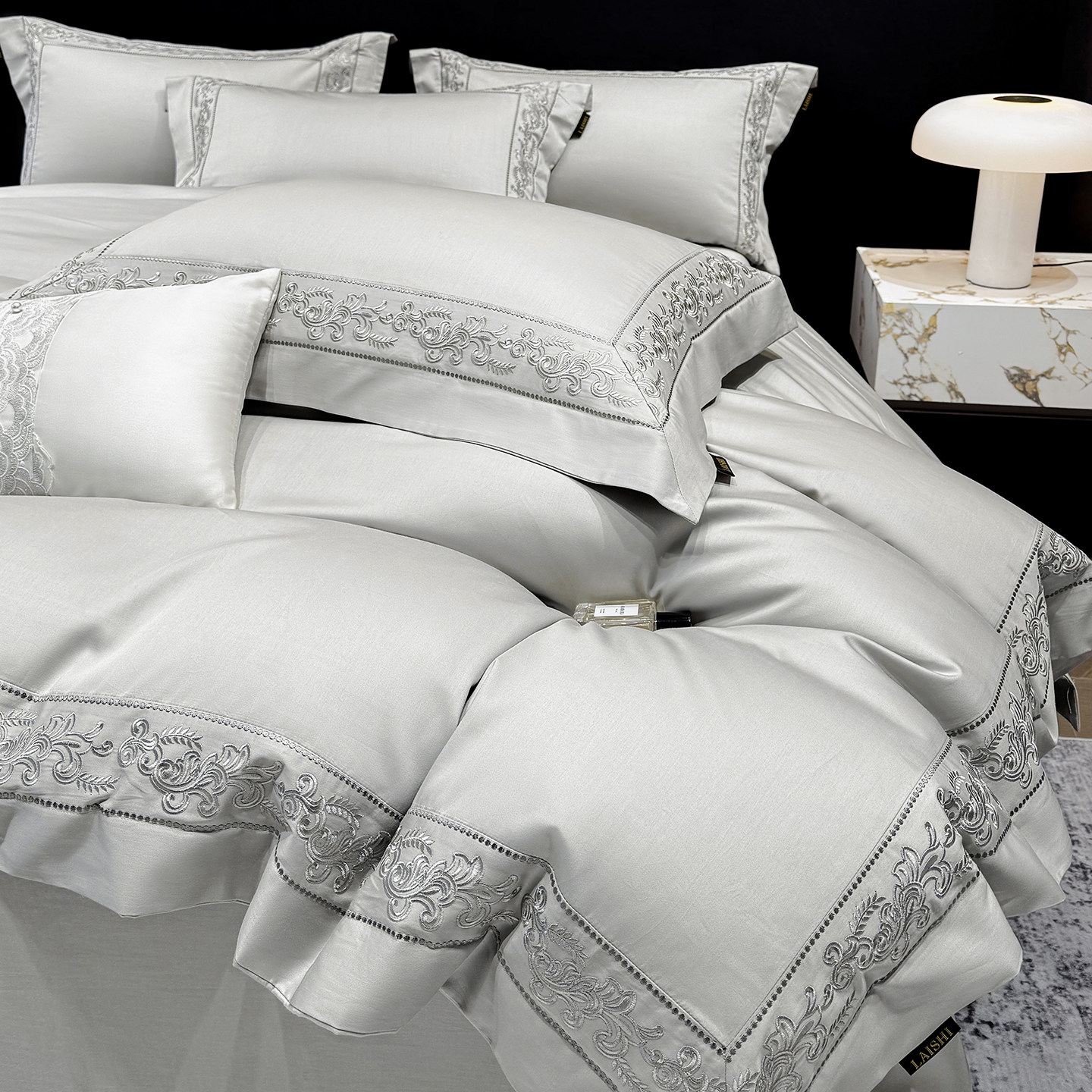 100支长绒棉全棉纯棉50x50s埃及贡缎刺绣绣花四件套高端礼盒塞纳