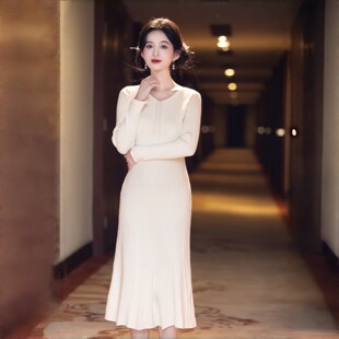 2025新秋冬女装V领毛衣裙修身连衣裙女慵懒风针织衫上衣长款毛衣