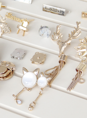 包包配件金属配饰包饰品小鹿流苏太阳花金色鹿头小蜜蜂金属卡闪钻
