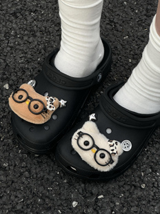 黑皮or白皮kitty老师•严肃卖萌Kt毛绒洞洞鞋扣2025新款眼镜配饰