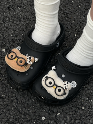 黑皮or白皮kitty老师•严肃卖萌Kt毛绒洞洞鞋扣2025新款眼镜配饰