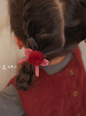 The H毛绒蝴蝶结发夹女童复古酒红色毛绒球球儿童发圈新年发饰