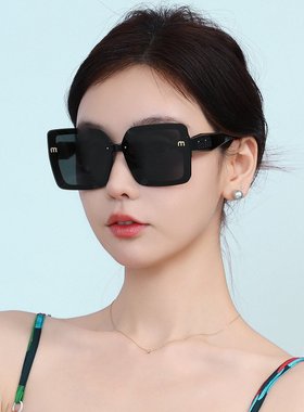 2025新款个性高级感墨镜女爆款街拍素颜网红偏光太阳镜开车潮