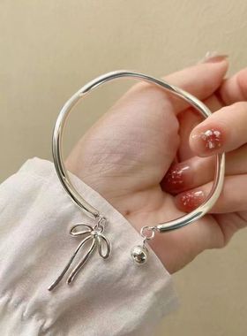 蝴蝶结铃铛手镯小众甜美在逃公主手环百搭闺蜜莫比乌斯999银镯子